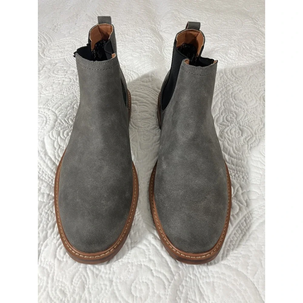 Steve Madden step up